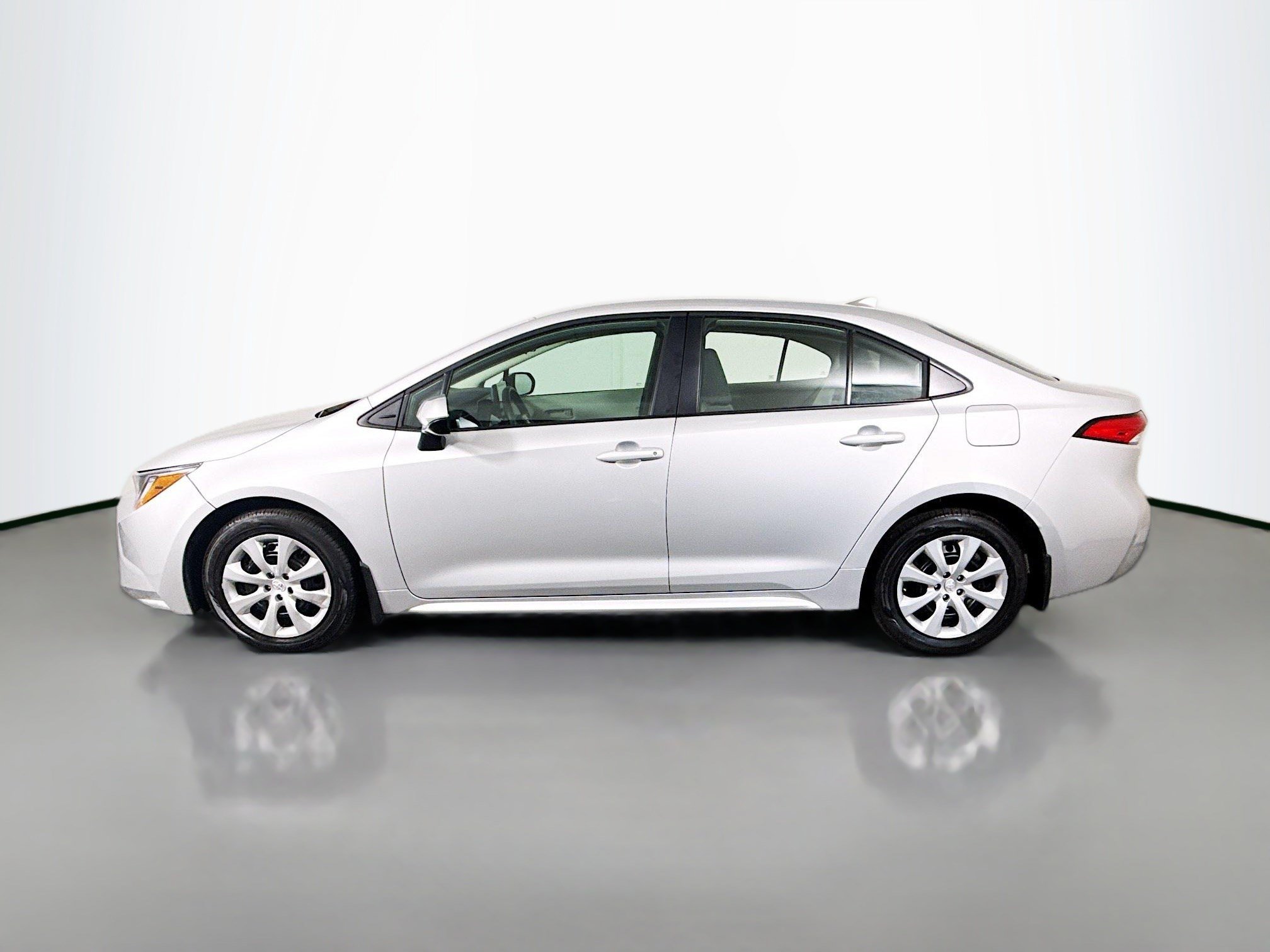 Used 2026 Toyota Corolla LE FWD image 6