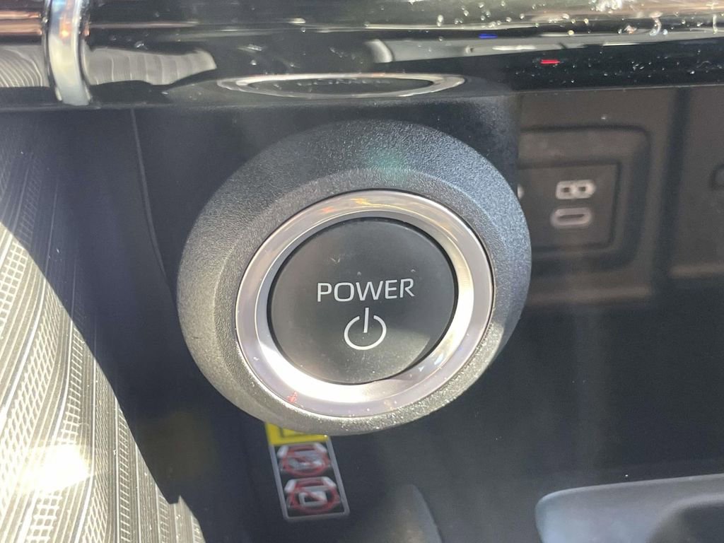 Used 2023 Toyota Venza XLE image 30