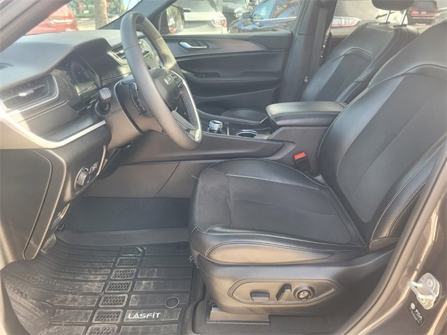 Certified 2024 Jeep Grand Cherokee L Altitude image 4