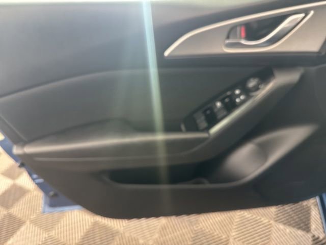 Used 2017 MAZDA MAZDA3 Sport image 17