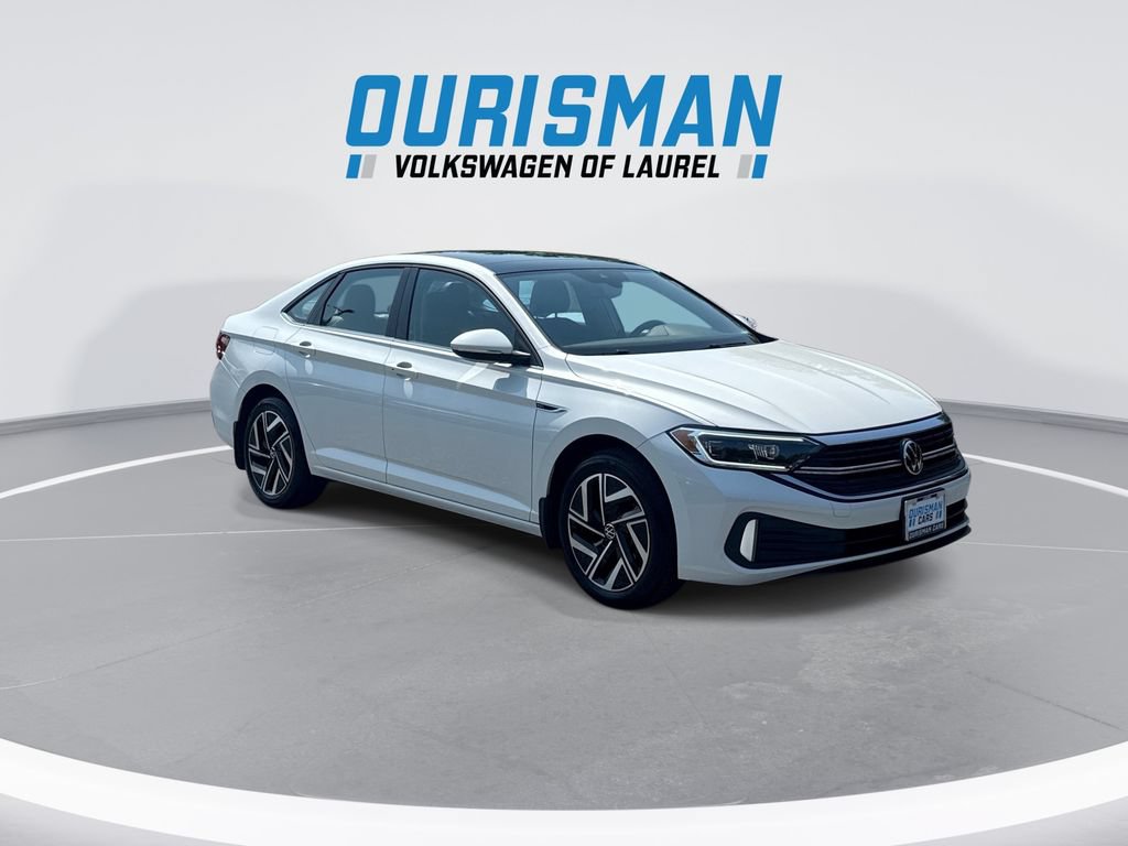 Used 2022 Volkswagen Jetta SEL FWD image 2