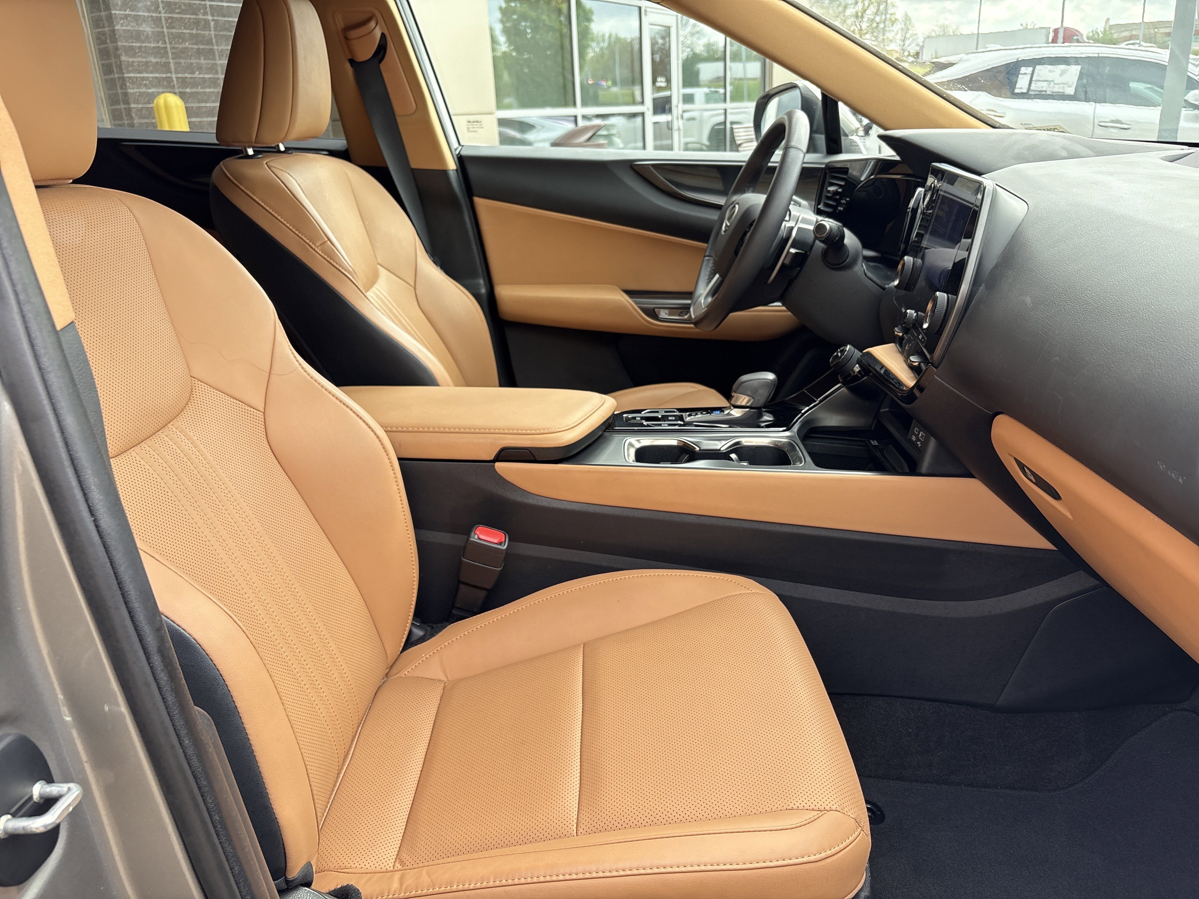 Used 2024 Lexus NX 250 FWD w/ Towing Package (2000 Lbs) image 32