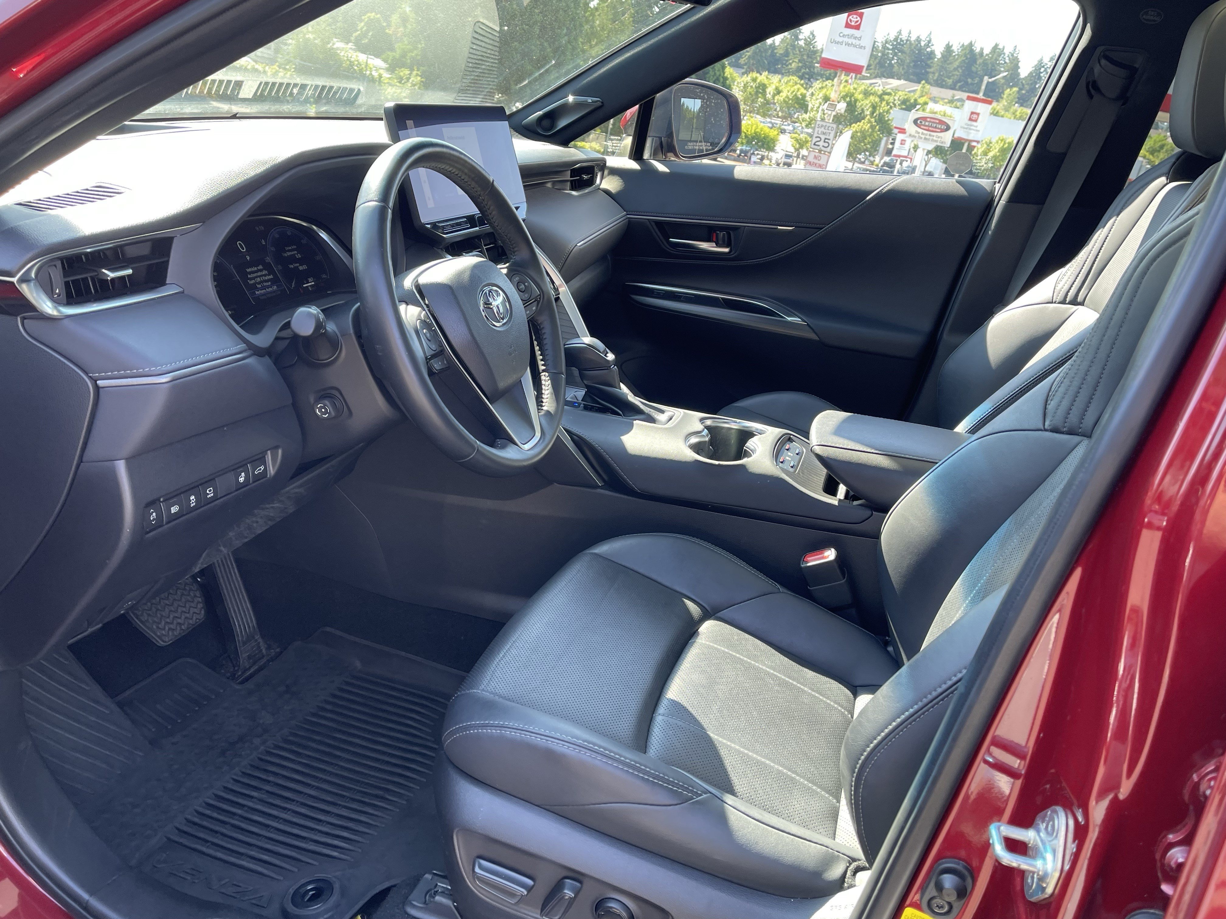 Certified 2023 Toyota Venza Limited AWD/4WD image 9