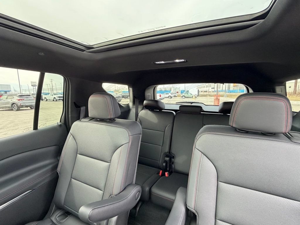Used 2025 Chevrolet Traverse Z71 w/ Driver Confidence Package AWD/4WD image 17