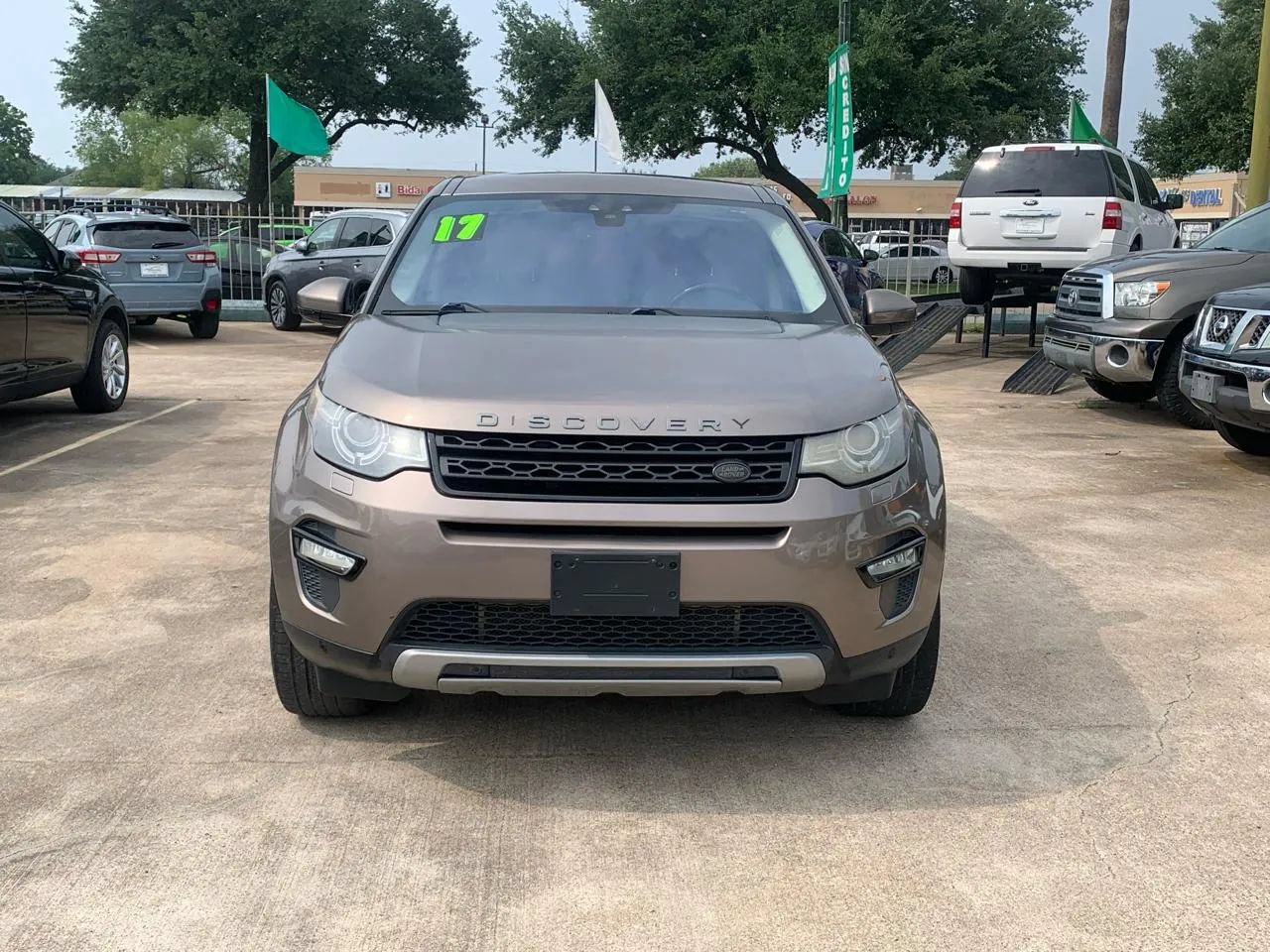 Used 2017 Land Rover Discovery Sport HSE AWD/4WD image 2