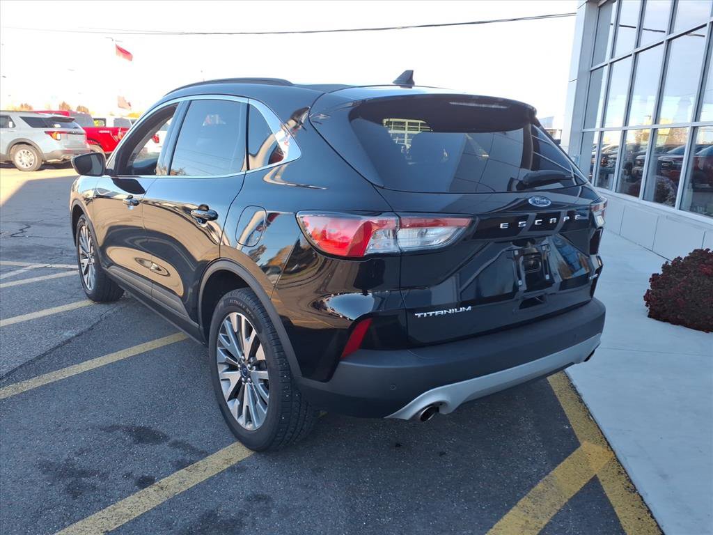 Used 2022 Ford Escape Titanium image 3