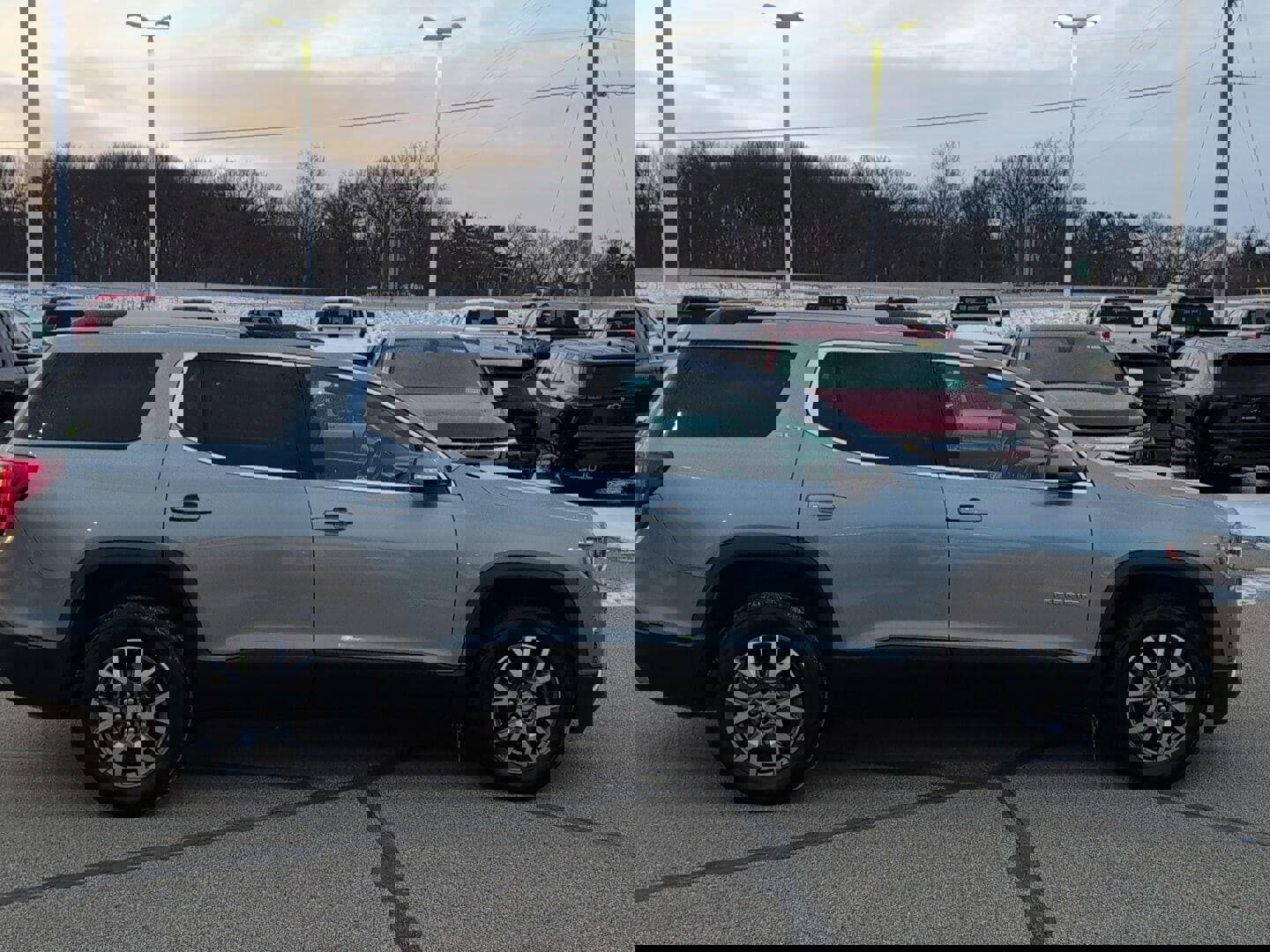 Used 2023 GMC Acadia SLT image 11