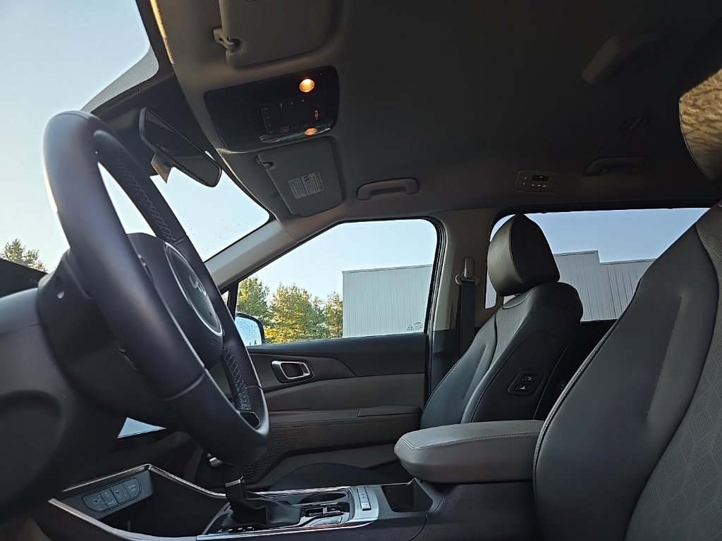 Certified 2026 Kia Carnival EX FWD image 29