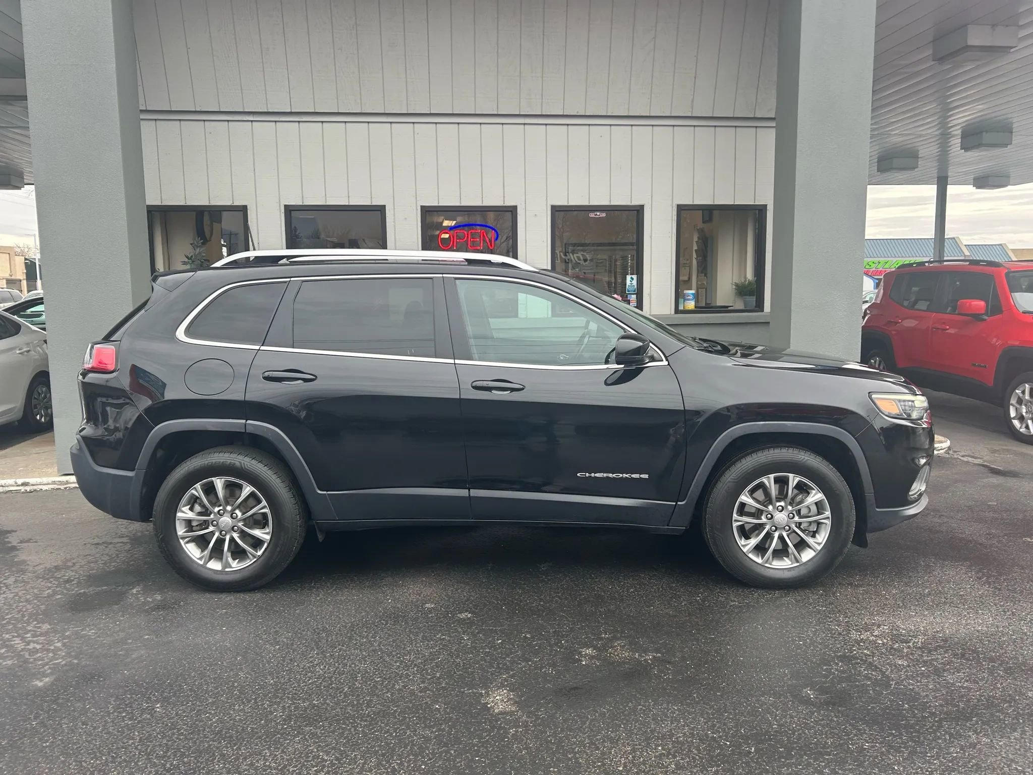 Used 2020 Jeep Cherokee Latitude Lux w/ Comfort/Convenience Group image 7