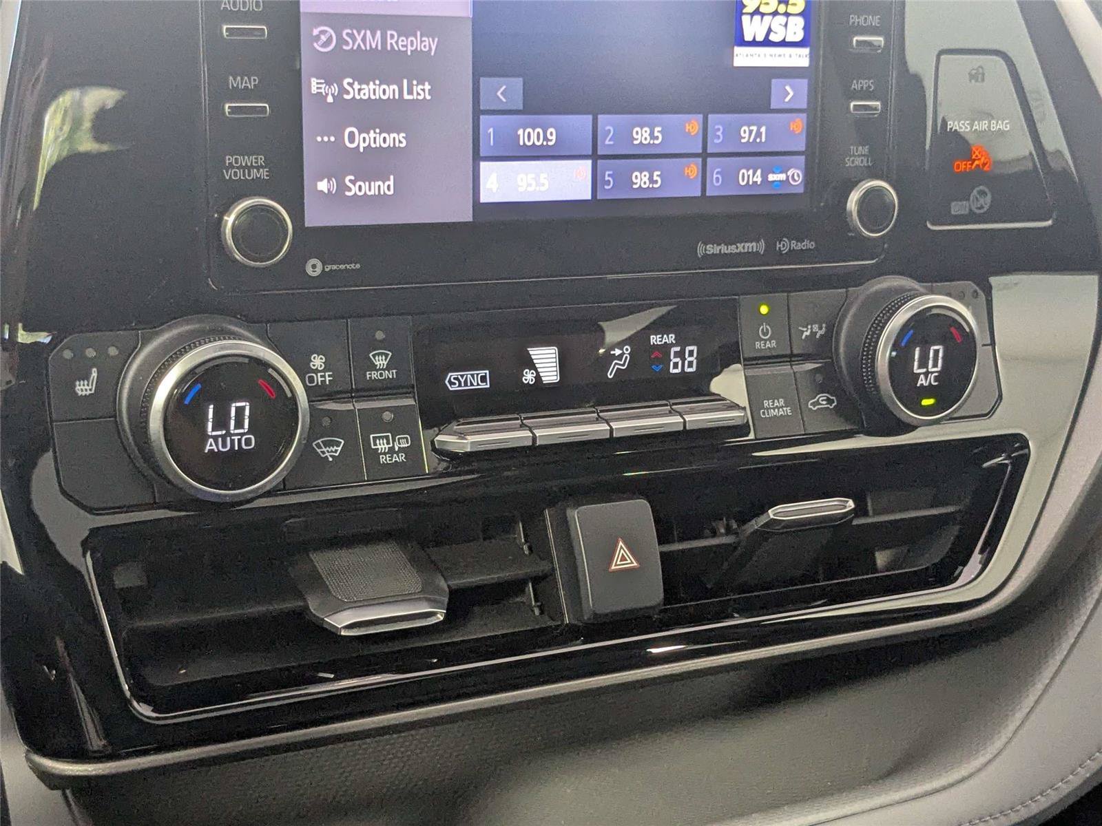 Certified 2020 Toyota Highlander XLE FWD image 24