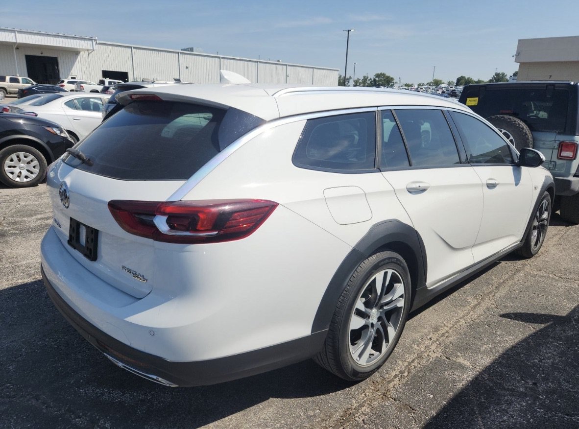 Used 2018 Buick Regal Preferred w/ Sights and Sounds Package AWD/4WD image 4
