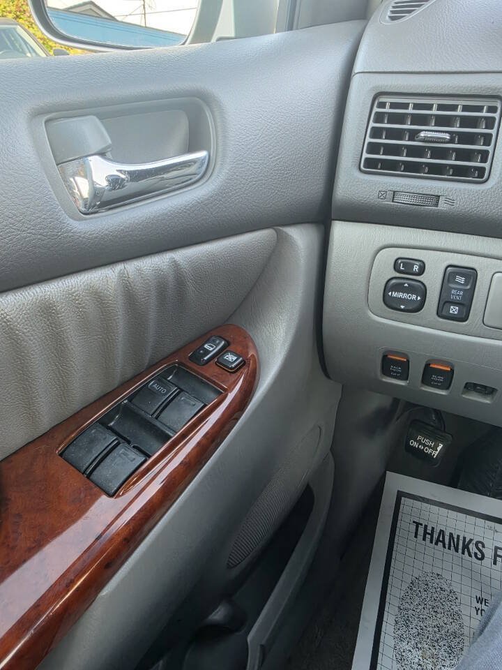 Used 2004 Toyota Sienna XLE w/ XLE Pkg 12 FWD image 18