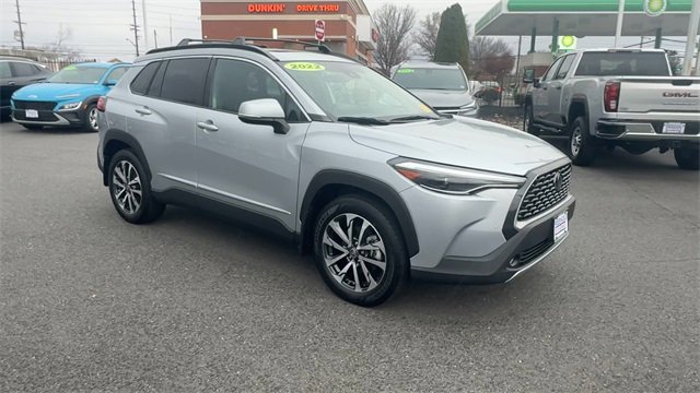 Used 2022 Toyota Corolla Cross XLE image 2