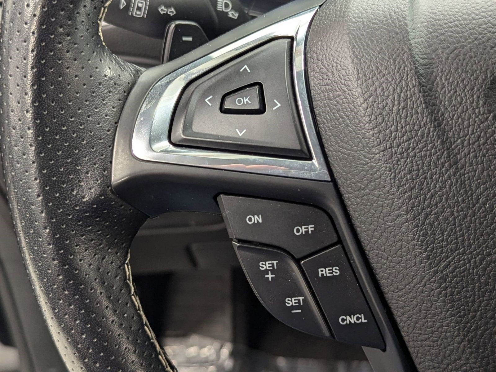 Used 2022 Ford Edge ST image 12