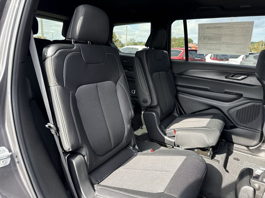 New 2025 Jeep Grand Cherokee L Laredo w/ Luxury Tech Group I image 25