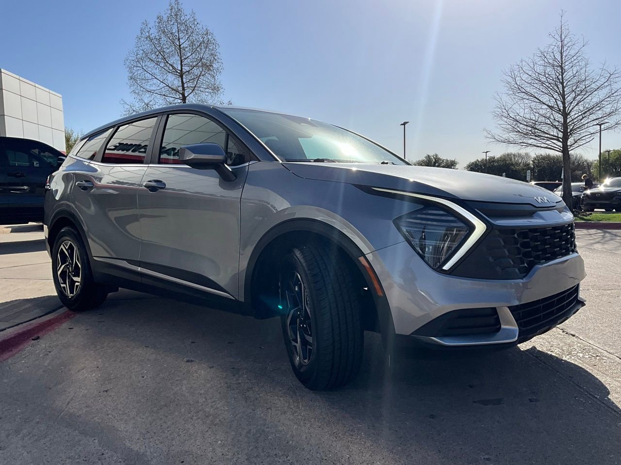 Used 2025 Kia Sportage LX image 4