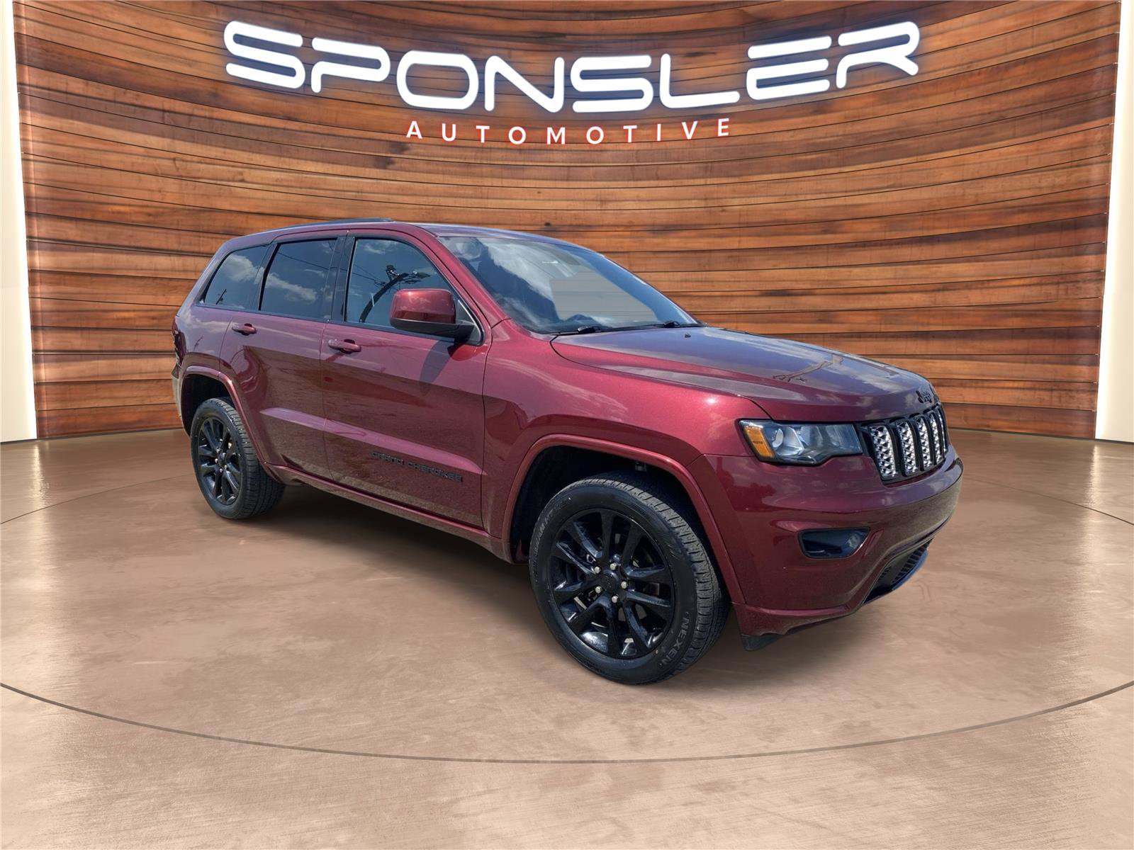 Used 2019 Jeep Grand Cherokee Altitude AWD/4WD image 9