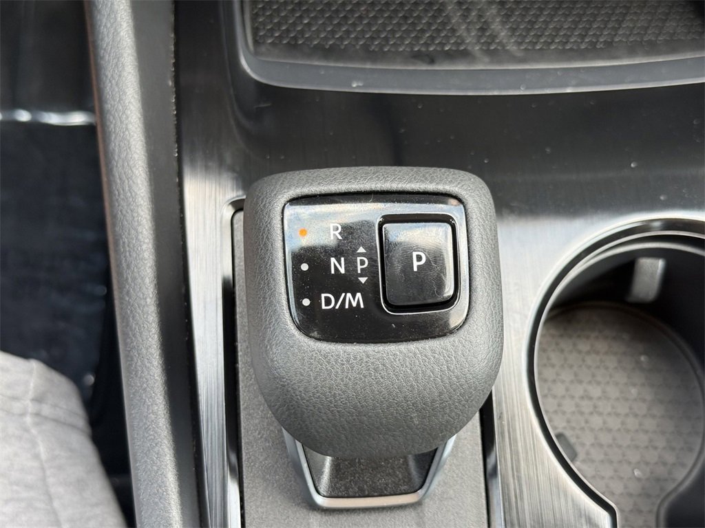 Used 2024 Nissan Rogue SV image 27