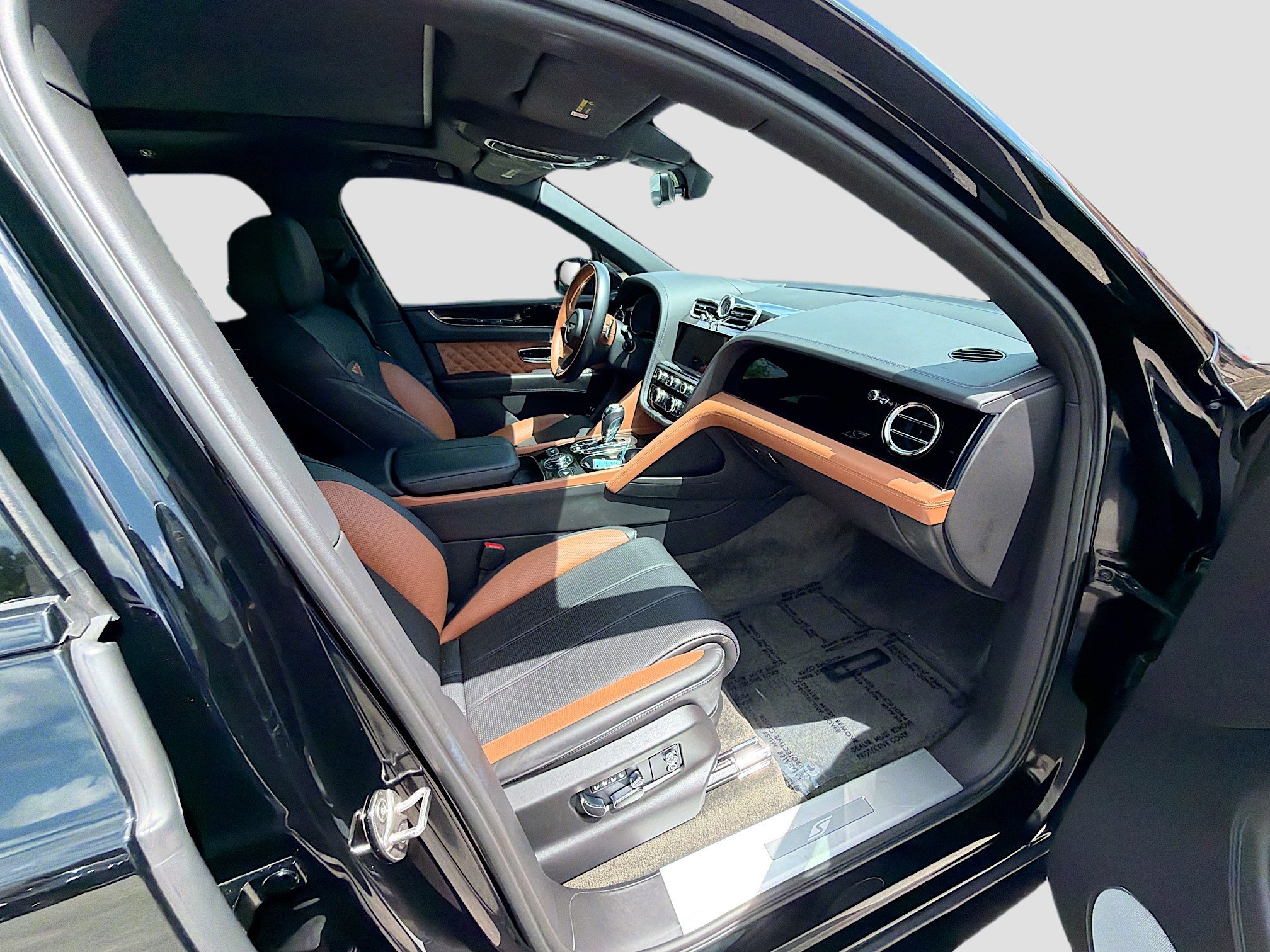 Used 2022 Bentley Bentayga AWD/4WD image 30