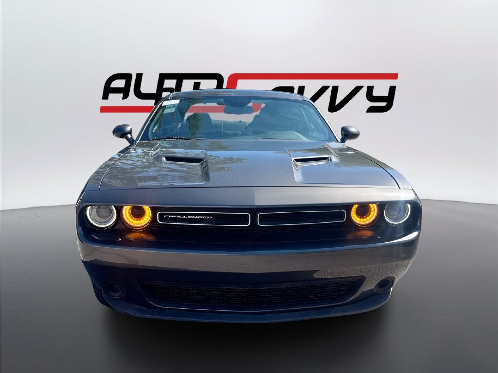 Used 2022 Dodge Challenger SXT RWD image 2