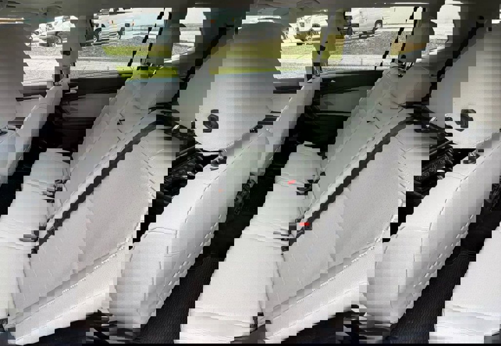 Used 2019 Volkswagen Tiguan SE w/ Panoramic Sunroof Package image 13