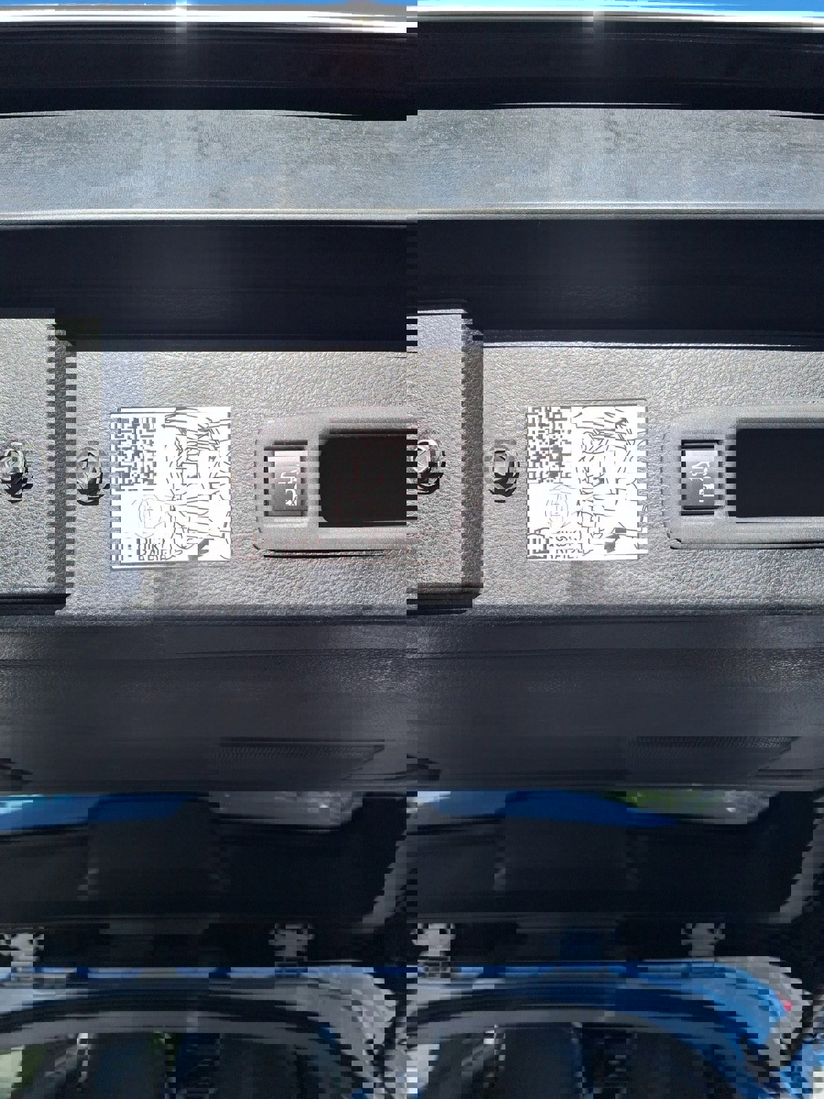 Used 2022 Toyota Sienna XLE image 6