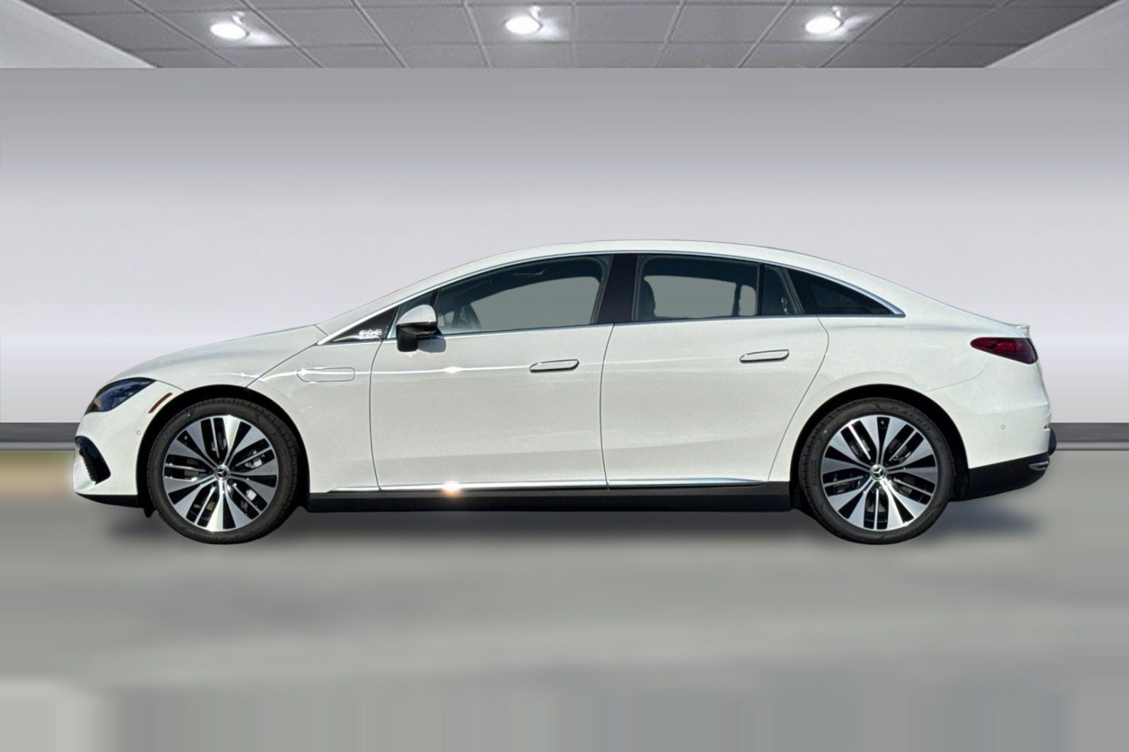 Used 2026 Mercedes-Benz EQE 320 4MATIC Sedan image 2