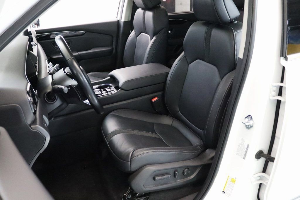 Used 2023 Honda Pilot Touring image 2