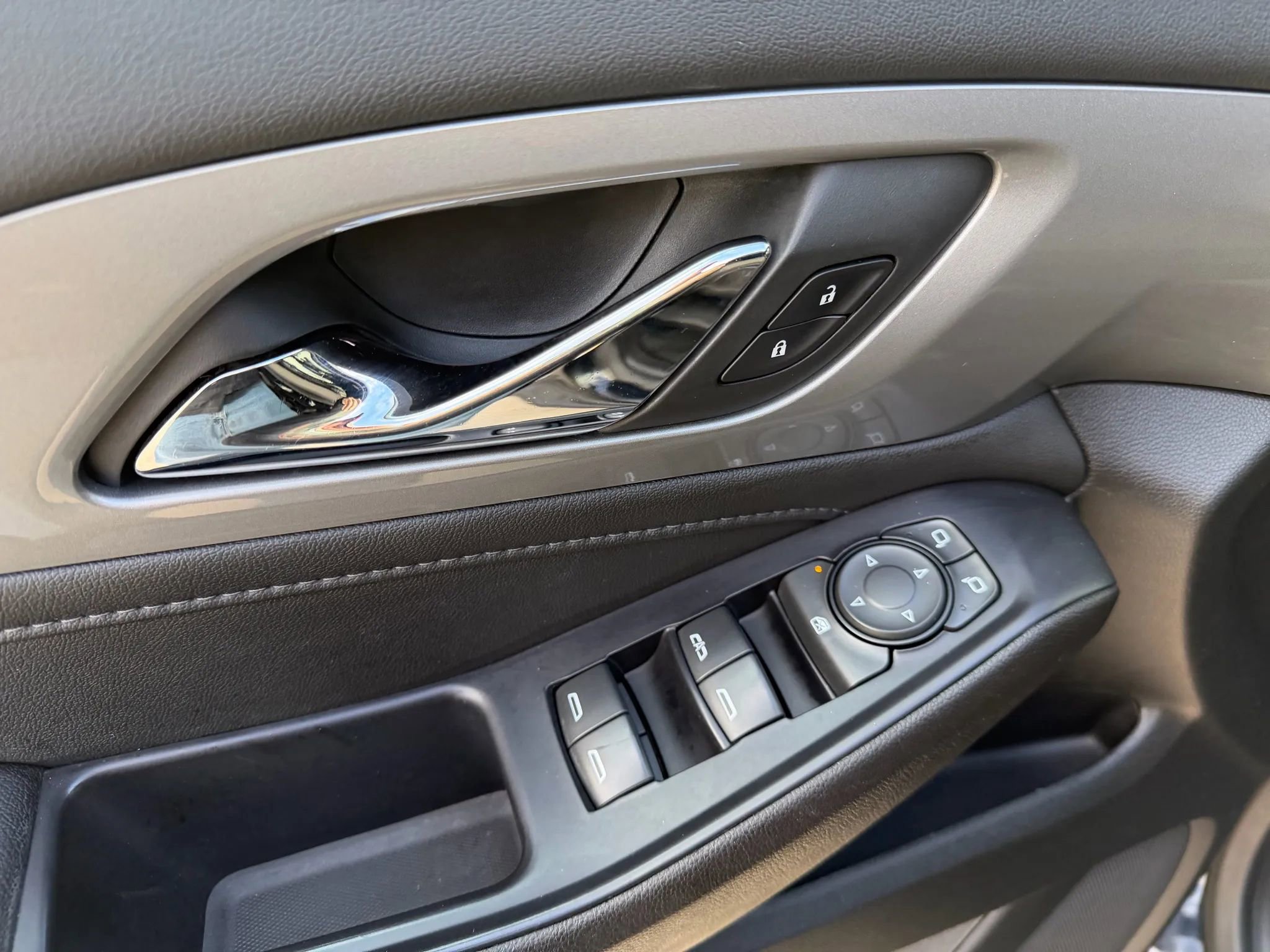 Used 2022 Chevrolet Traverse LT image 14