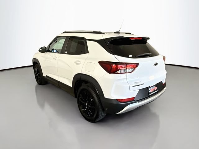 Used 2022 Chevrolet TrailBlazer LT w/ LPO, Blackout Package FWD image 5