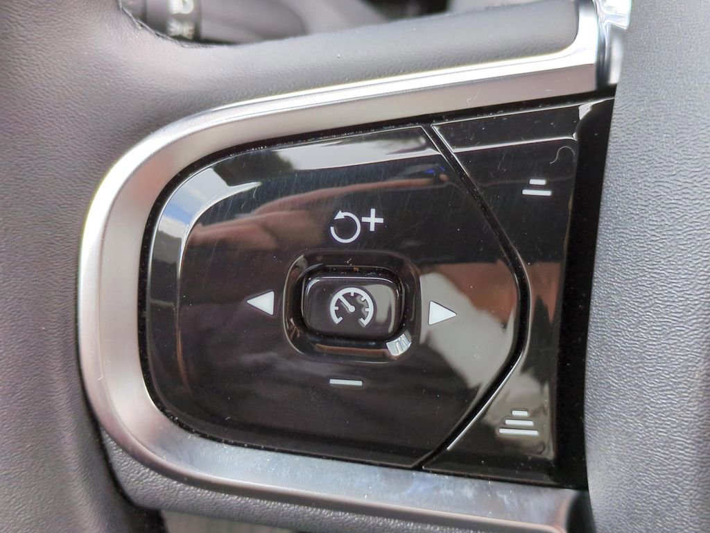 Used 2024 Volvo XC90 B6 Ultimate w/ Protection Package Premier image 23