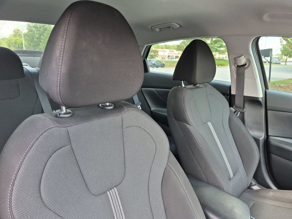 Used 2025 Hyundai Elantra SE FWD image 31