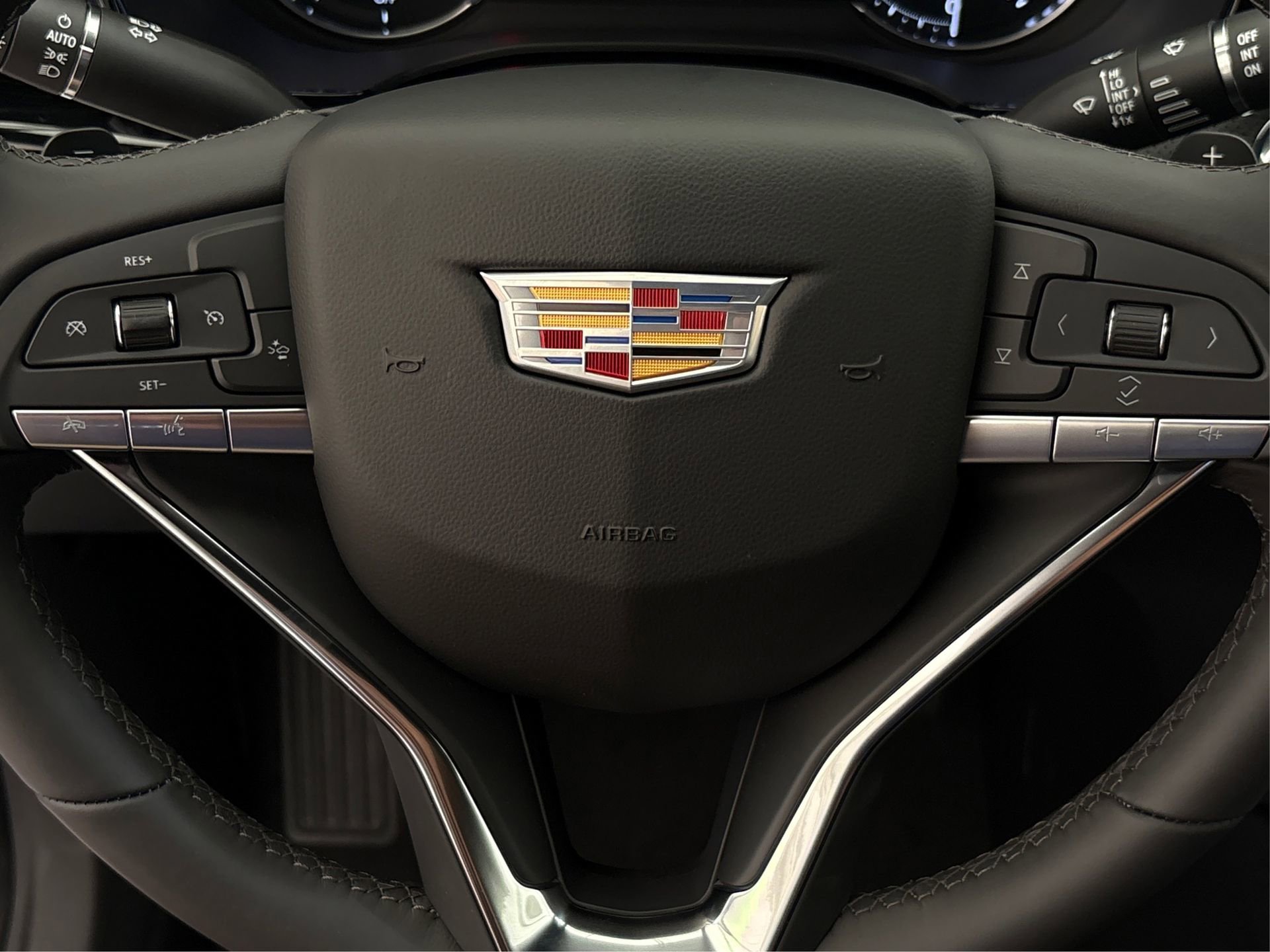 New 2025 Cadillac XT6 Luxury image 19