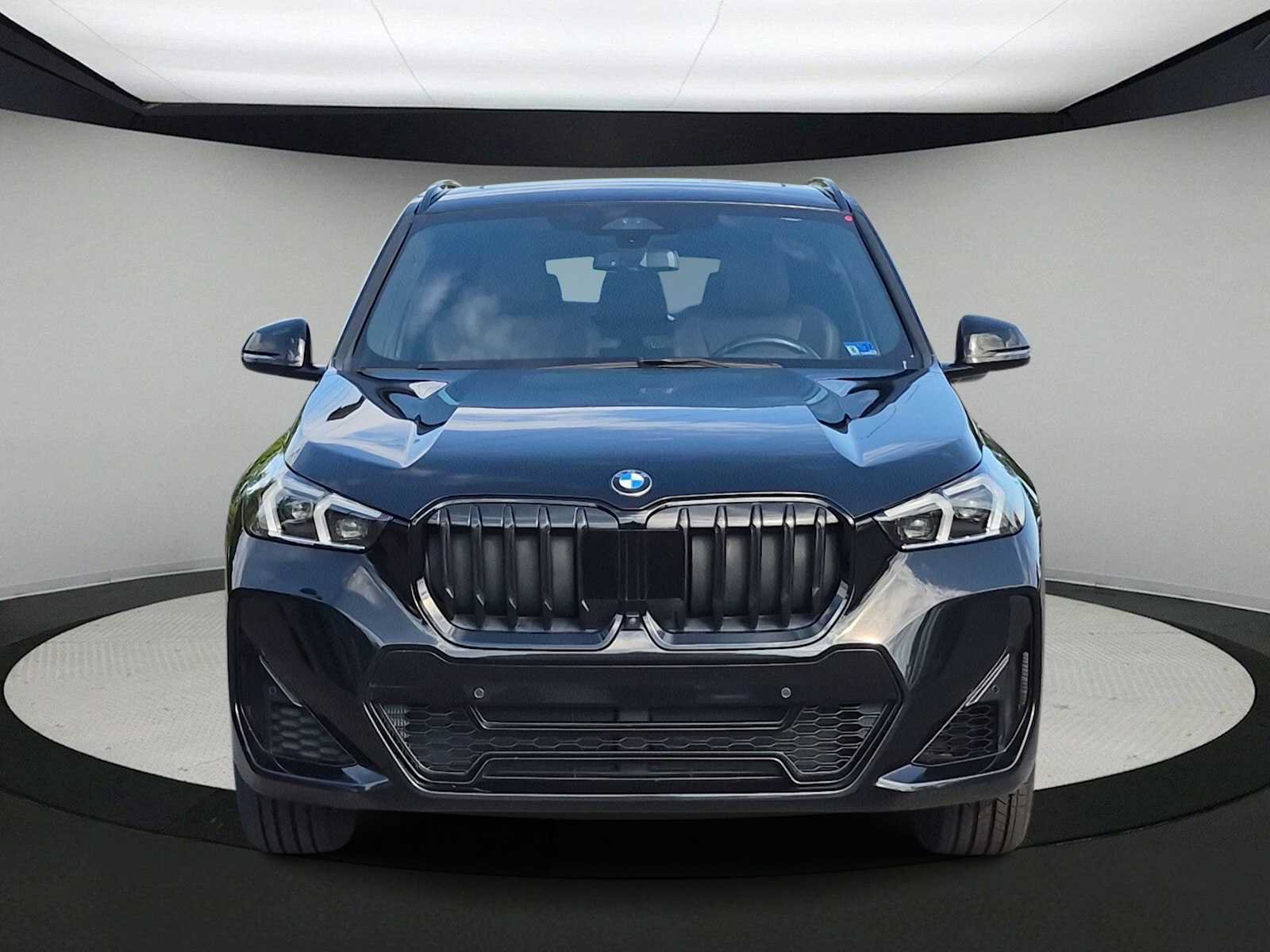 Used 2023 BMW X1 xDrive28i w/ Premium Package AWD/4WD image 3