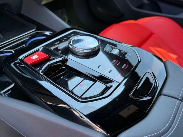 Used 2025 BMW M5 w/ Executive Package image 26