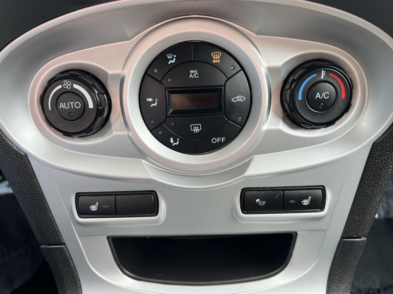 Used 2016 Ford Fiesta SE w/ Cold Weather Package FWD image 19