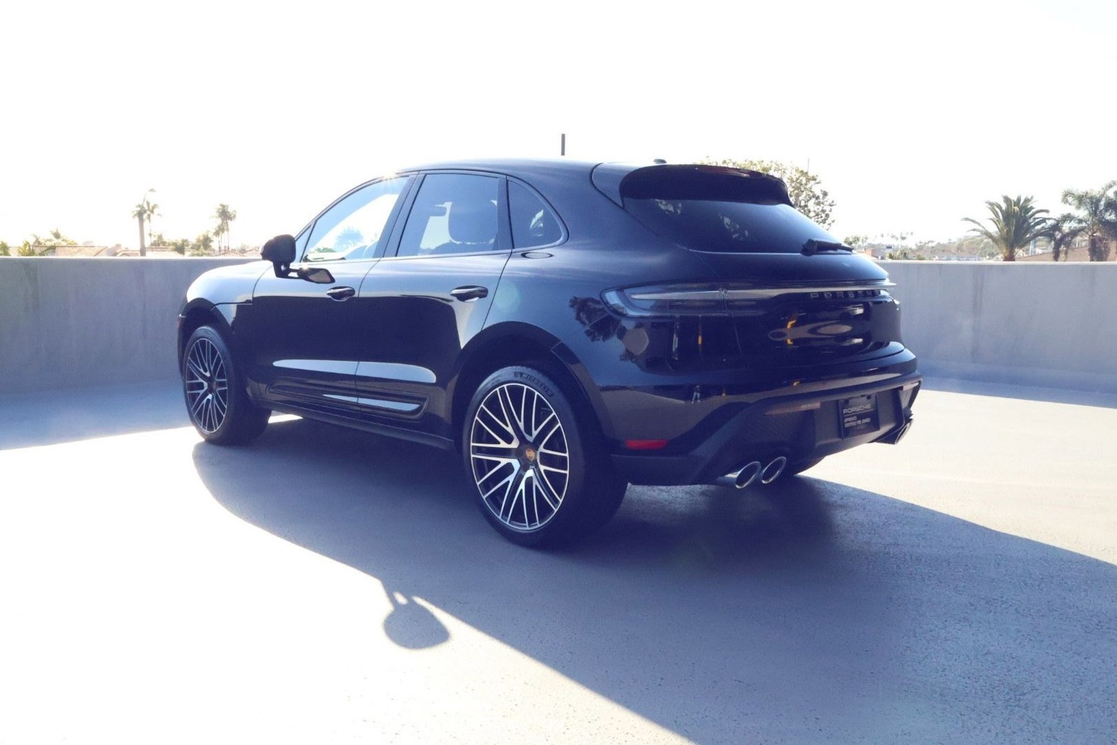Certified 2025 Porsche Macan image 3
