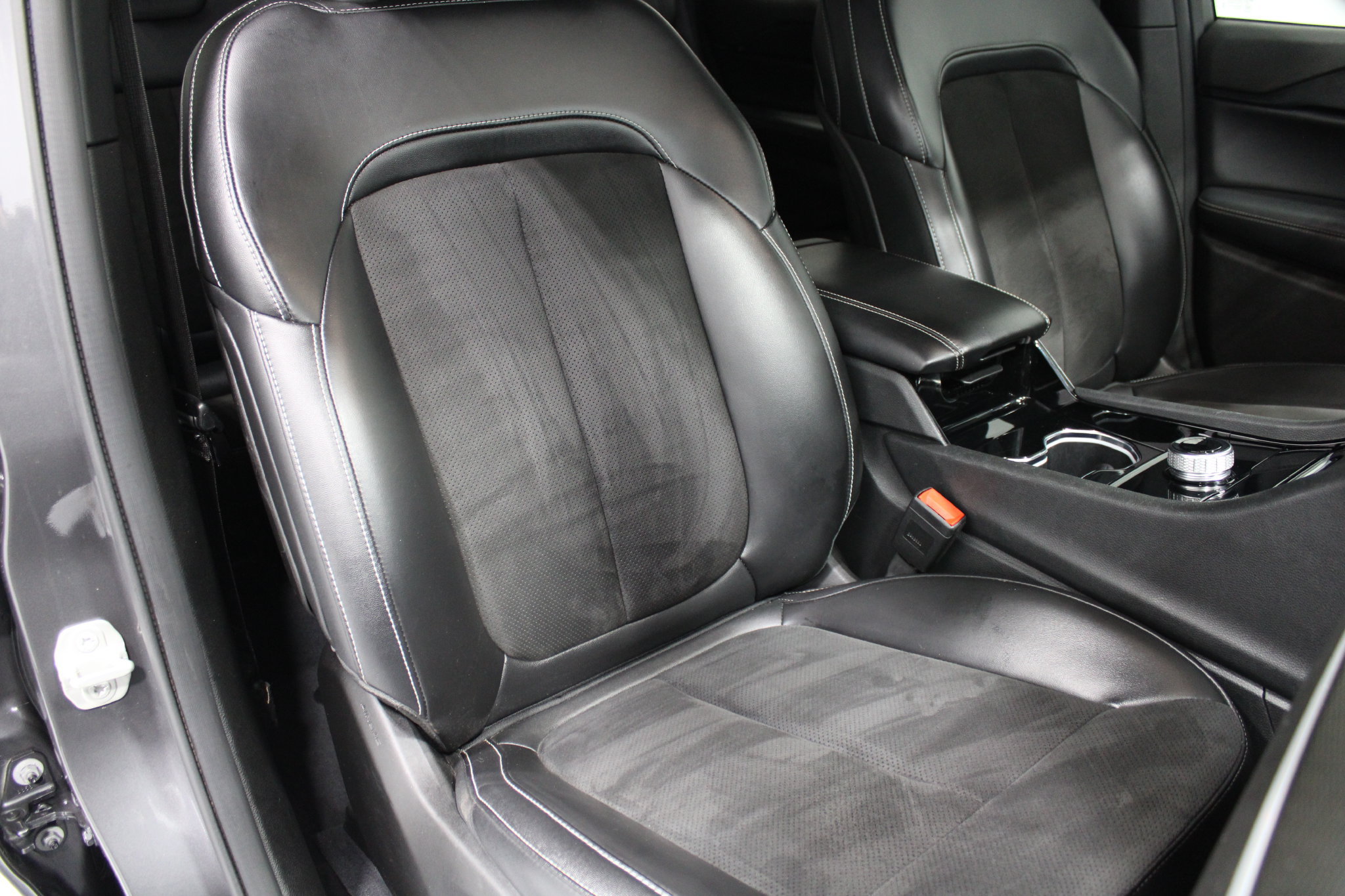 Used 2023 Jeep Grand Cherokee L Laredo AWD/4WD image 30