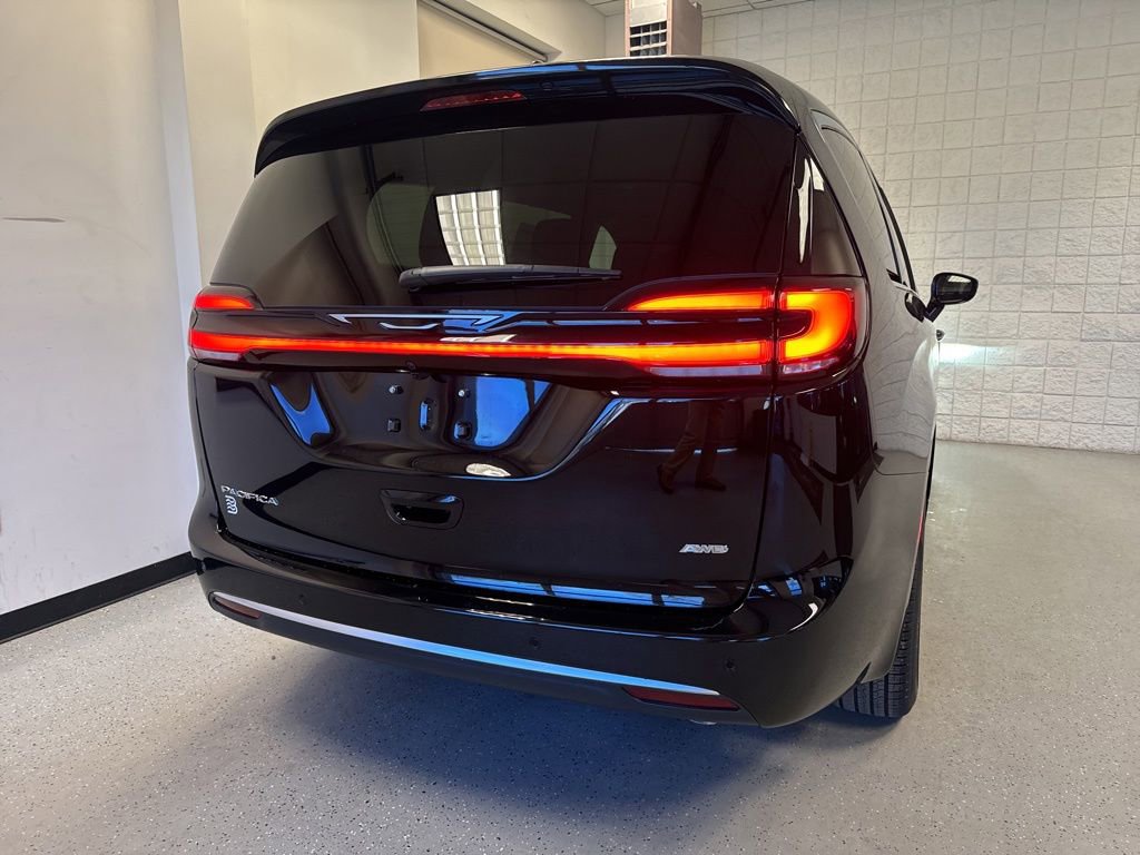 New 2027 Chrysler Pacifica Select AWD/4WD image 19