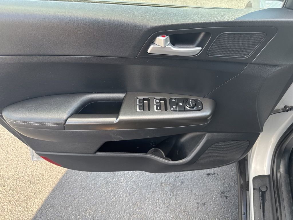 Used 2021 Kia Sportage LX image 15