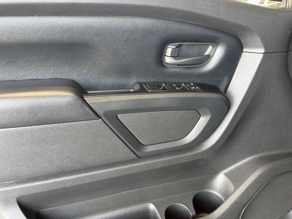 Used 2017 Nissan Titan S image 15