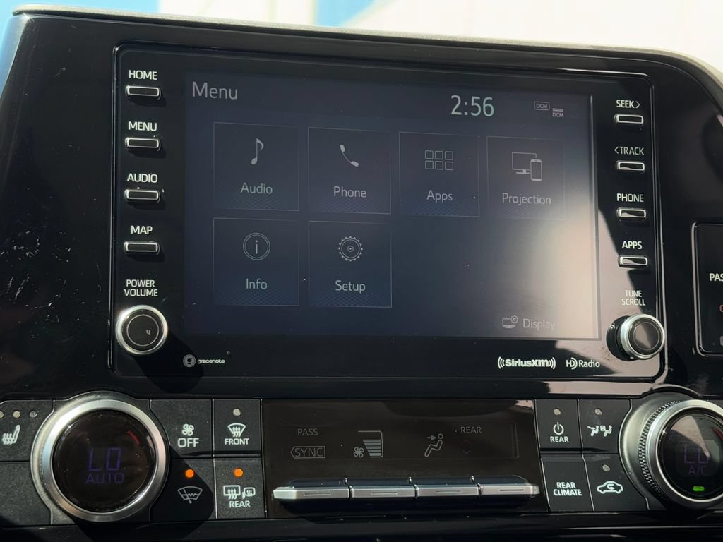 Used 2022 Toyota Highlander XLE AWD/4WD image 18