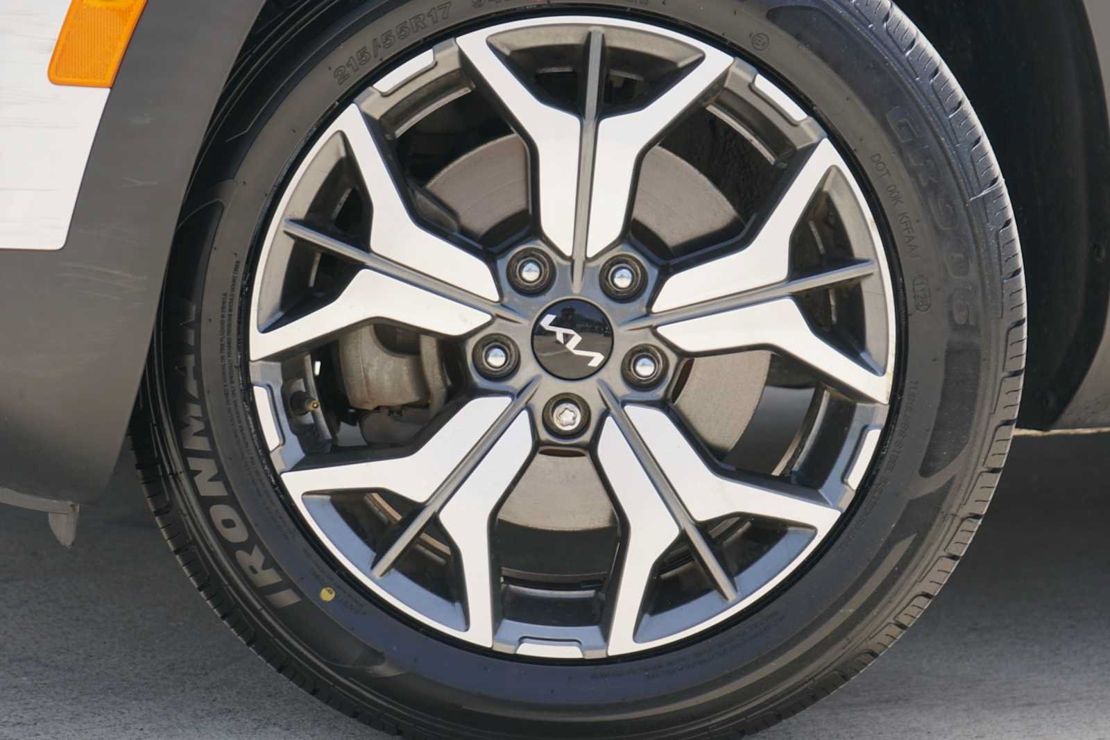 Certified 2022 Kia Seltos EX AWD/4WD image 2