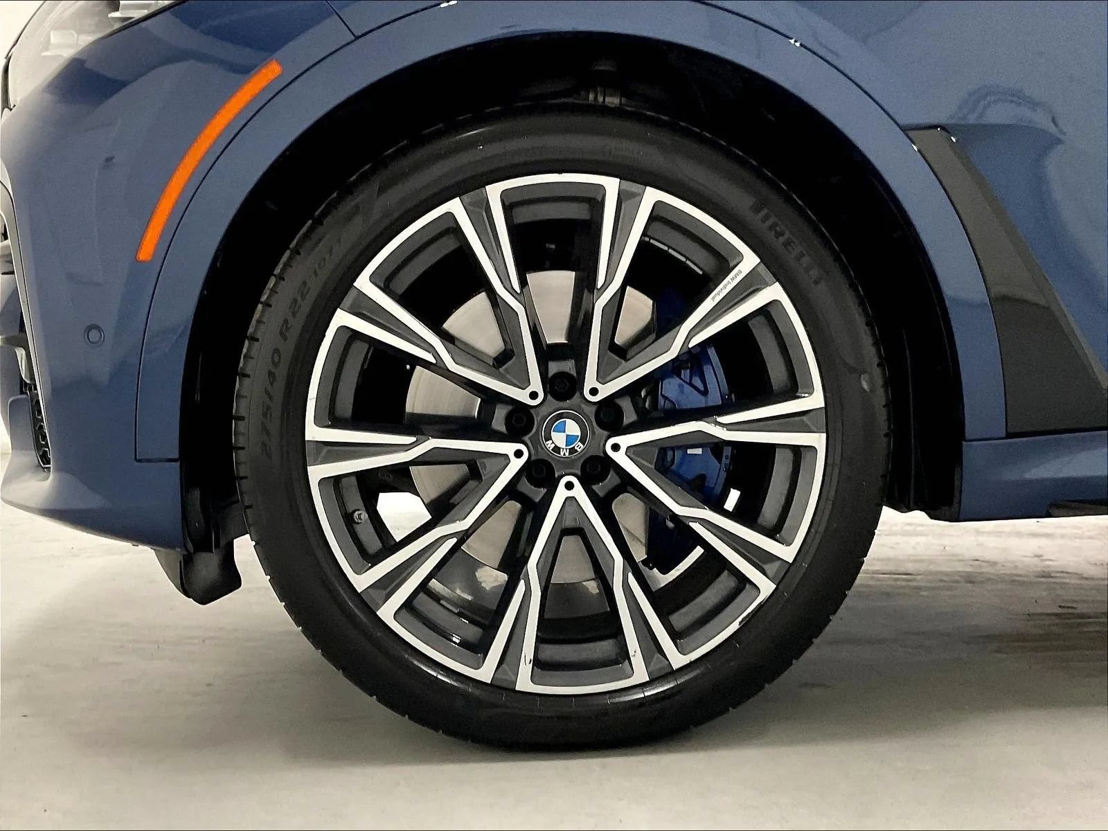 Used 2022 BMW X7 xDrive40i w/ M Sport Package AWD/4WD image 40