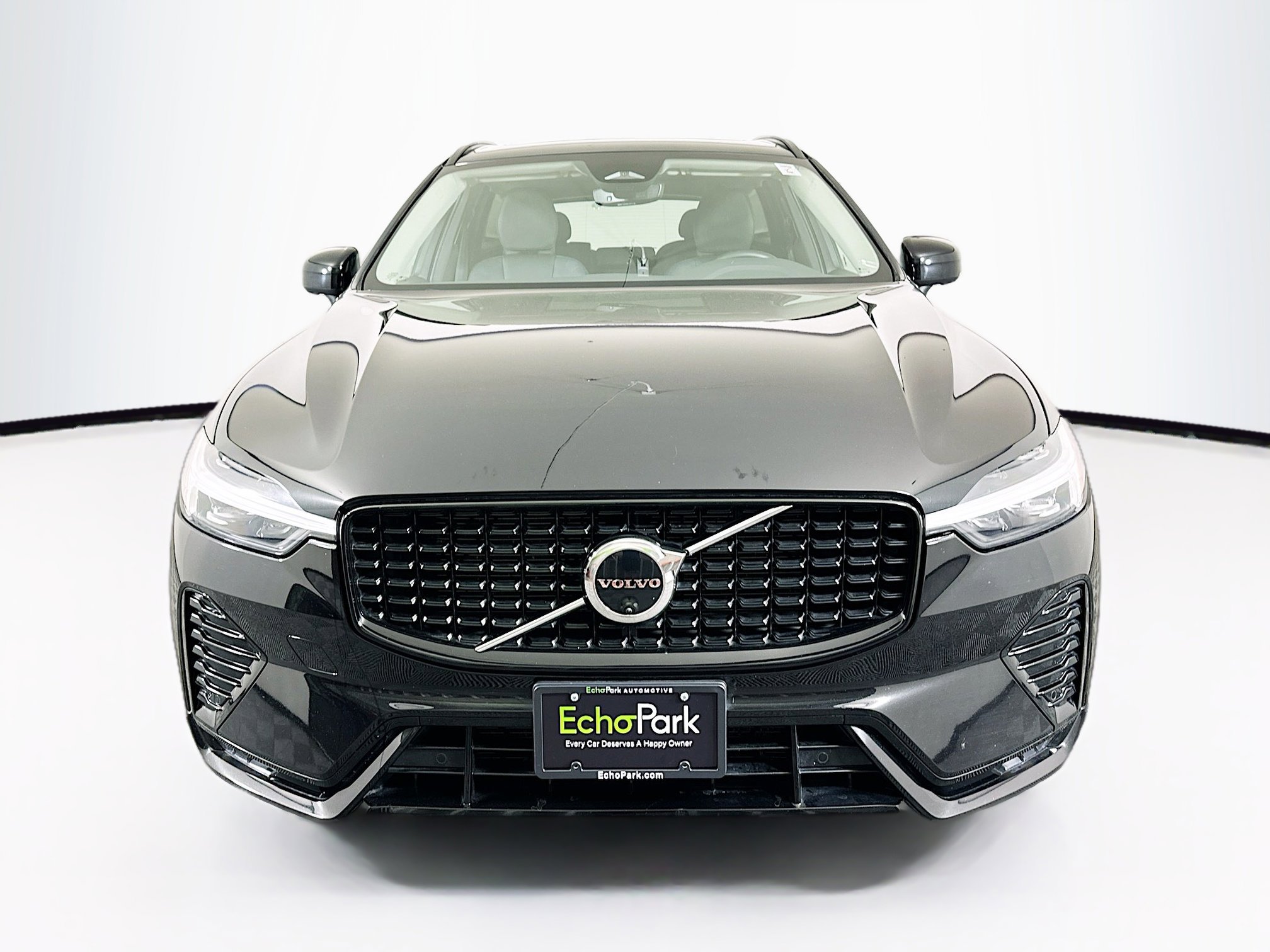Used 2025 Volvo XC60 B5 Plus image 2
