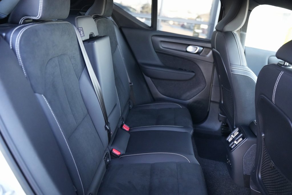 Used 2023 Volvo XC40 Recharge Ultimate image 45