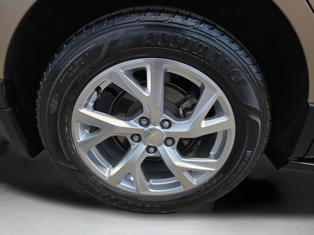 Used 2018 Chevrolet Equinox LT w/ LPO, Hit The Road Package AWD/4WD image 31