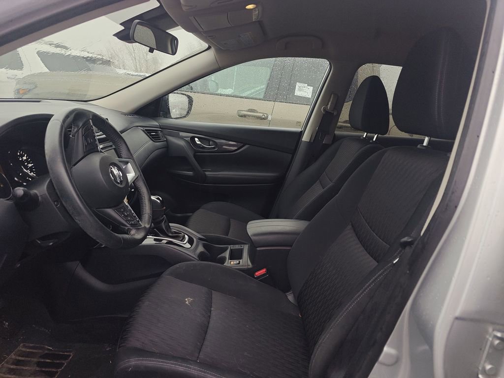 Used 2019 Nissan Rogue SV image 6