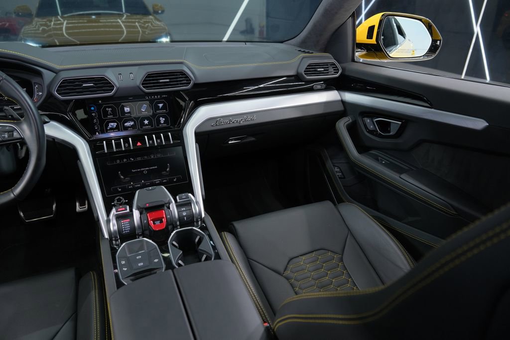 Used 2022 Lamborghini Urus image 64