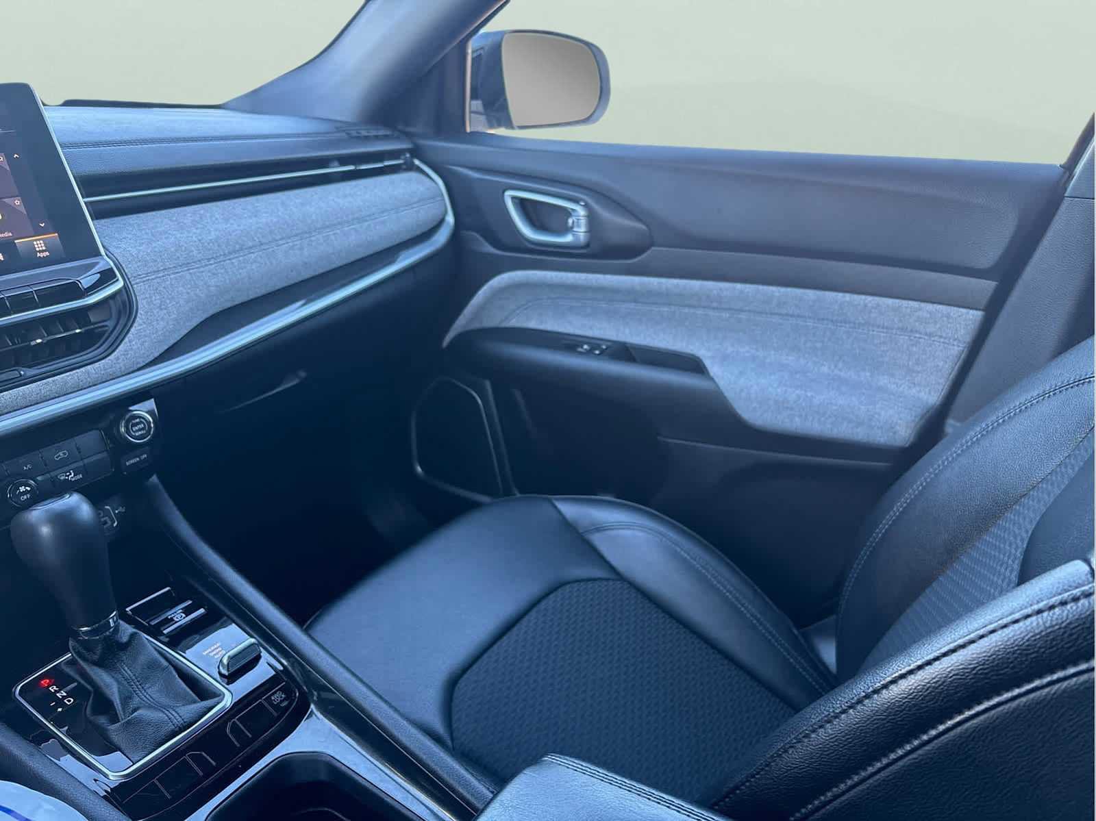 Used 2024 Jeep Compass Latitude image 22